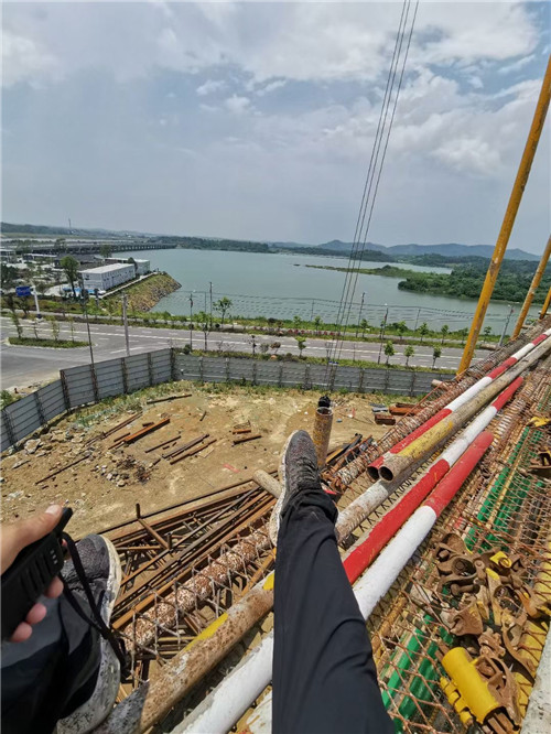 金凤区作业中发生设备损坏或人员意外，责任怎么划分？