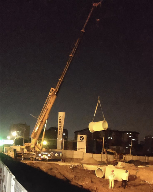 金凤区“弯臂矫正”—— 吊车的 “形变补偿” 技术