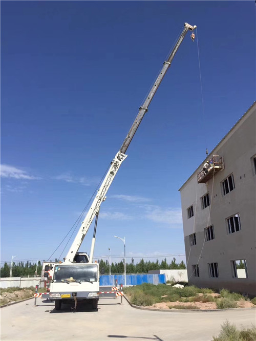 金凤区“轻装强干”—— 吊车的 “轻量化臂架” 技术